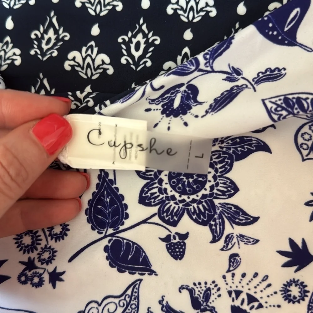 Cupshe Reversible Blue and White Floral One Piece Swimsuit, Lg. - Picture 3 of 6